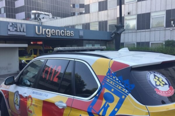 Hombre hospitalizado en estado grave tras explosión en su casa en Madrid. Hospitalizado un hombre con pronóstico grave tras una explosión en su casa en Madrid