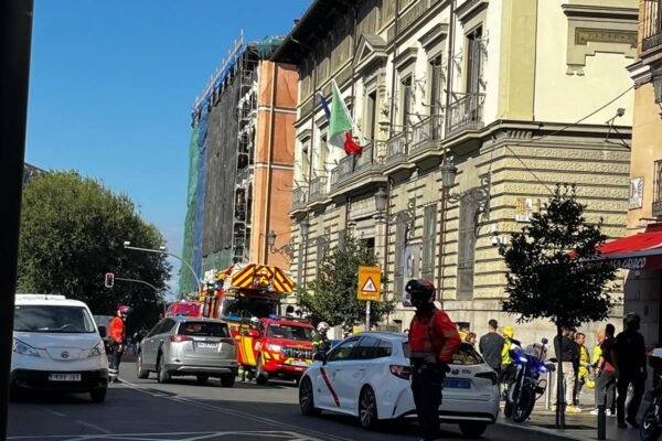 Incendio de dos coches en semisótano de Madrid controlado sin heridos. Extinguido un incendio de dos coches en un semisótano del centro de Madrid