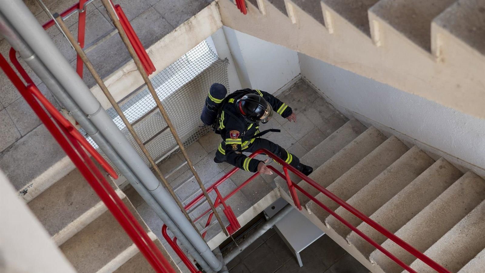 Un incendio en Latina deja a una mujer de 73 años con quemaduras severas y a un hombre intoxicado