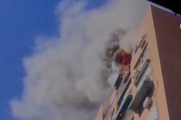 Incendio en Moncloa-Aravaca: Mujer con Quemaduras Leves y Crisis de Ansiedad