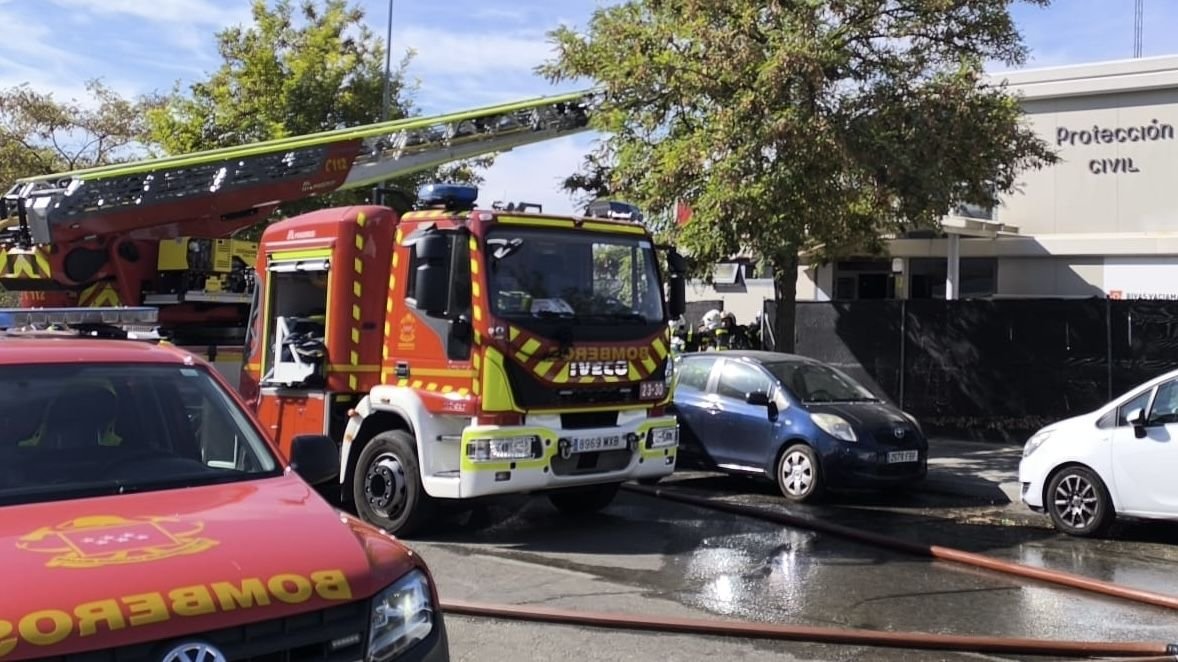 El incendio en un edificio de Protección Civil en Rivas obliga a desalojar a más de 200 ...