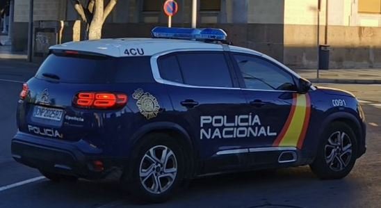 ladrones disfrazados de policías maniatan a un matrimonio y roban 10.000 euros y joyas