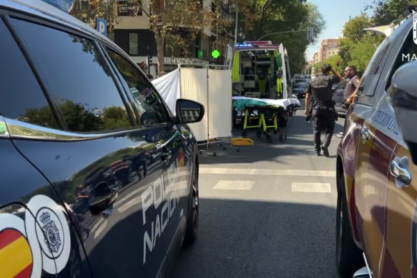 Motorista de 65 años gravemente herida al chocar con un vehículo en Chamberí. Una motorista de 65 años herida de gravedad tras colisionar con un vehículo en Chamberí