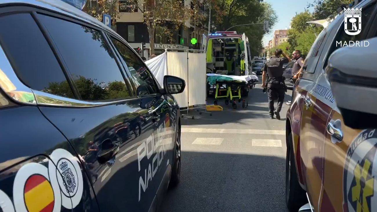Una motorista de 65 años herida de gravedad tras colisionar con un vehículo en Chamberí