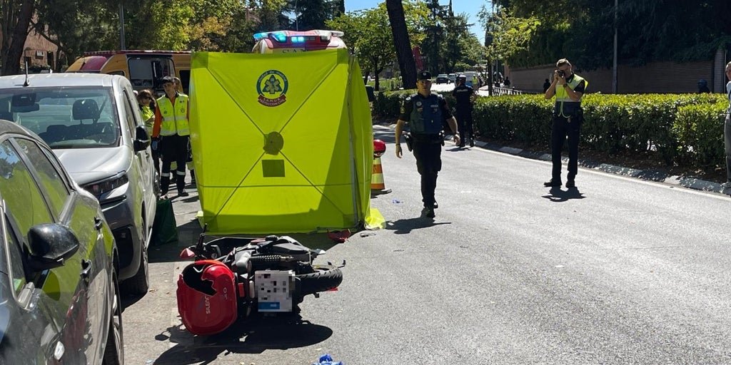 Muere un motorista de 30 años en Arturo Soria tras perder el control y chocar contra dos vehículos