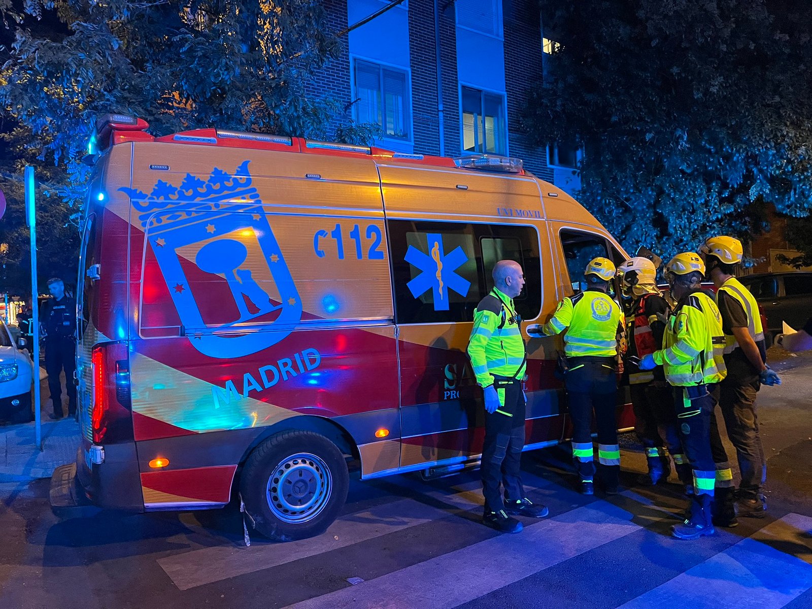 Incendio en Puente de Vallecas: Siete vecinos intoxicados y evacuaciones por humo en la calle Pingarrón