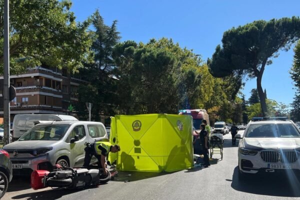 Trágico accidente en Arturo Soria, Madrid: fallece motorista de 30 años. Fallece motorista en colisión múltiple en la calle Arturo Soria de Madrid