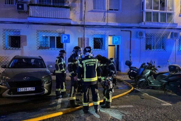 Trágico incendio en vivienda de Madrid: un fallecido y un herido leve. un muerto y un herido leve por inhalación de humo en una vivienda de Madrid
