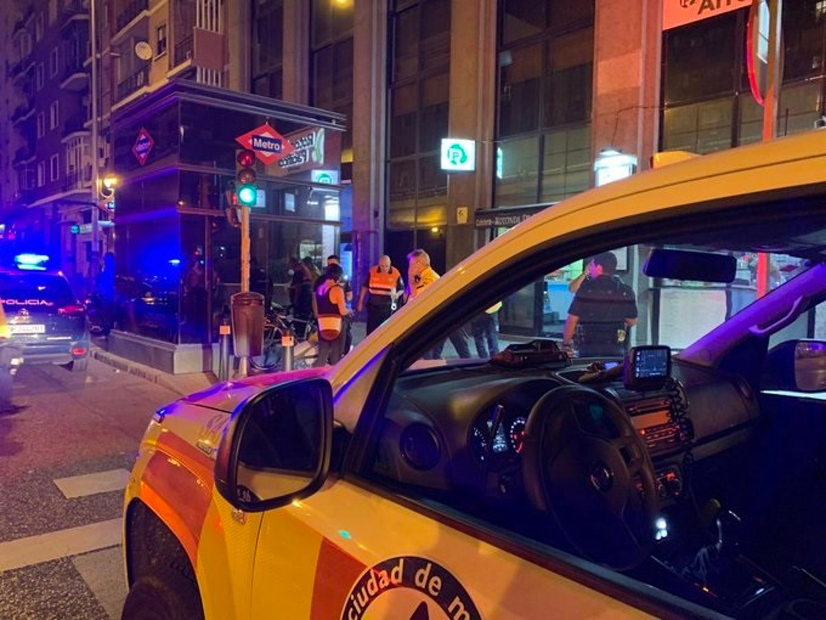 Detenidos tres jóvenes tras agredirse en un bar de Puente de Vallecas