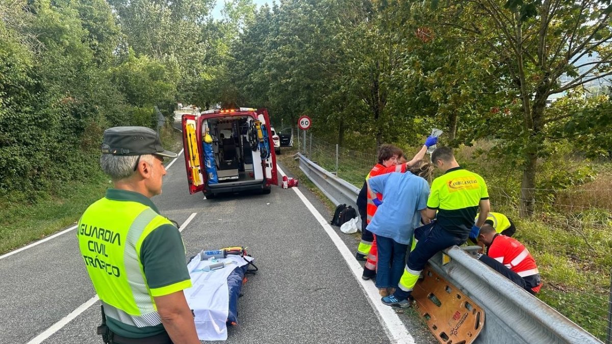 Un ciclista fallece tras colisionar con un camión de limpieza en Barajas
