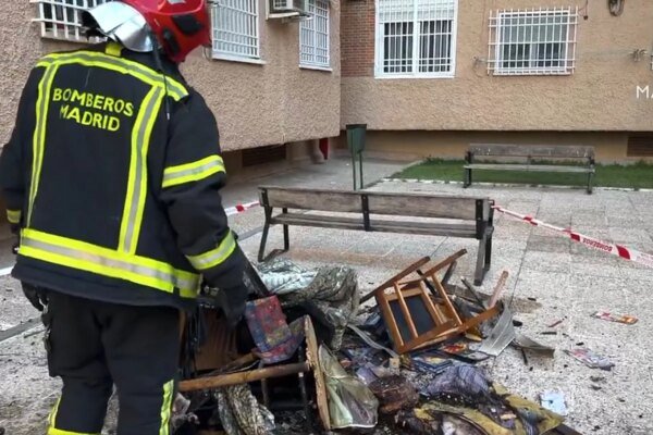 Dos heridos graves en el incendio de una vivienda en La Latina
