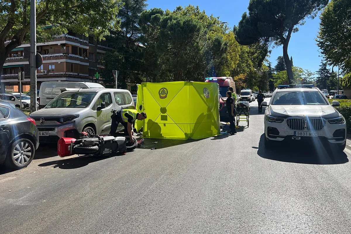 Muere un motorista de 30 a�os tras una doble colisi�n en Arturo Soria