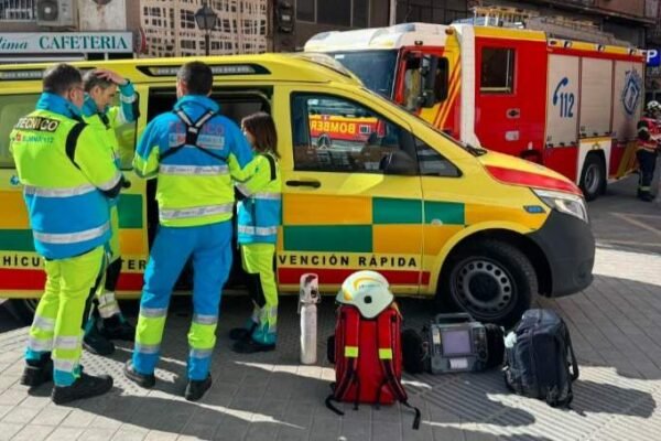 dos jóvenes heridos al chocar contra un guardarraíl