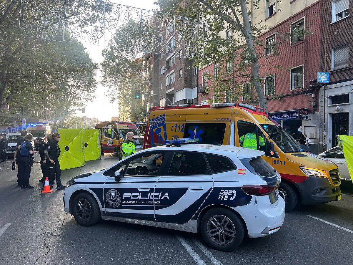 Vecinos de Carabanchel retienen a un conductor que se intent� fugar tras un doble atropello: una joven de 26 a�os ha sufrido la amputaci�n de una pierna