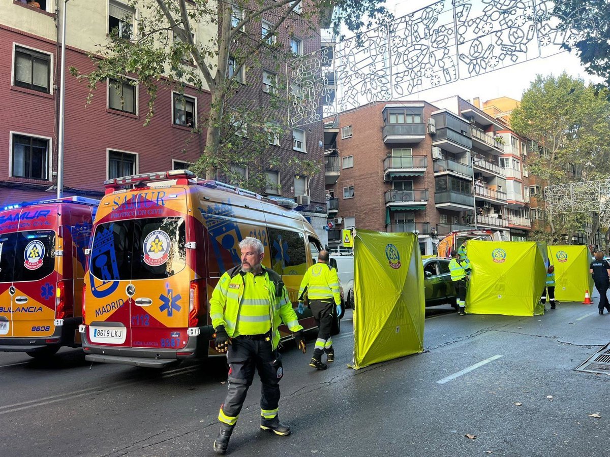 Detenido un hombre tras atropellar a dos jóvenes mientras descargaban mercanías de una furgoneta en Carabanchel