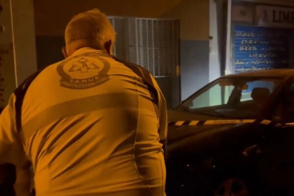 una mujer, grave tras ser apuñalada en el cuello por su pareja en Usera