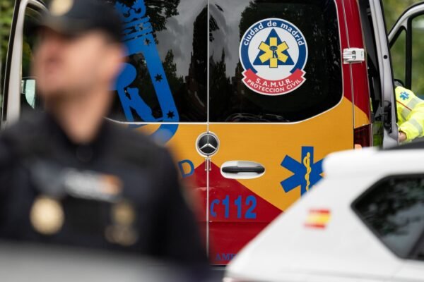 Una mujer de 51 años sufre heridas graves en el cuello tras ser apuñalada en Usera, Madrid