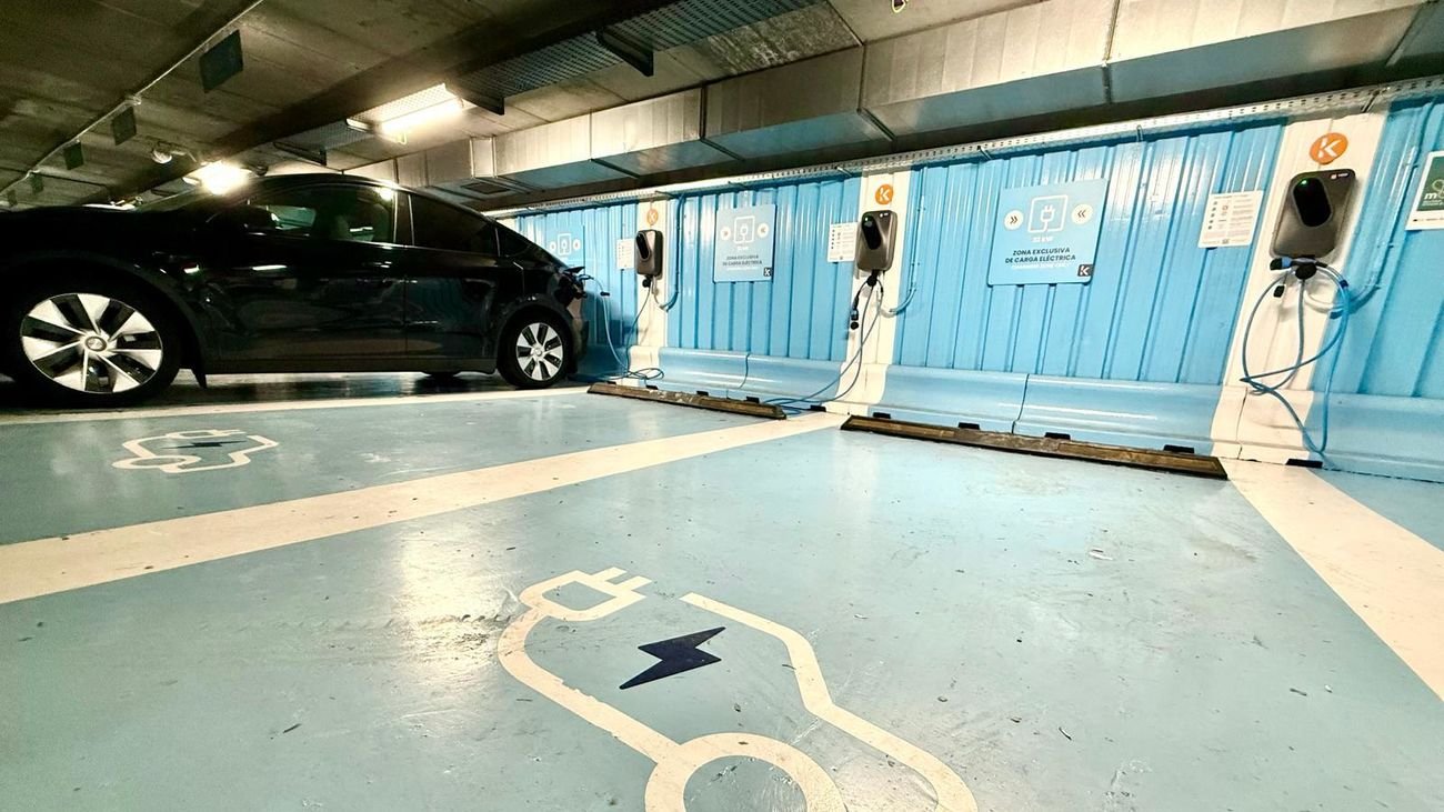 Puntos de recarga en el aparcamiento de Gran Vía, en Majadahonda