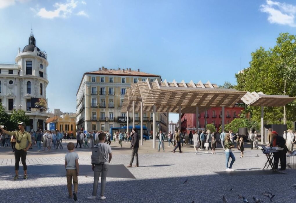 Madrid estrena la remodelación de Jacinto Benavente con pérgola y cruceiro gallego