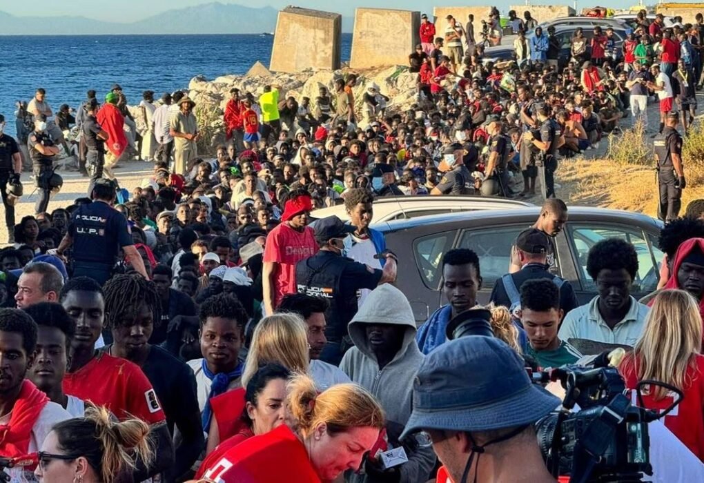 Madrid exige al Gobierno central liderar la respuesta ante la crisis migratoria en Ceuta