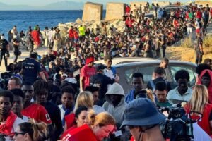 Madrid exige al Gobierno central liderar la respuesta ante la crisis migratoria en Ceuta
