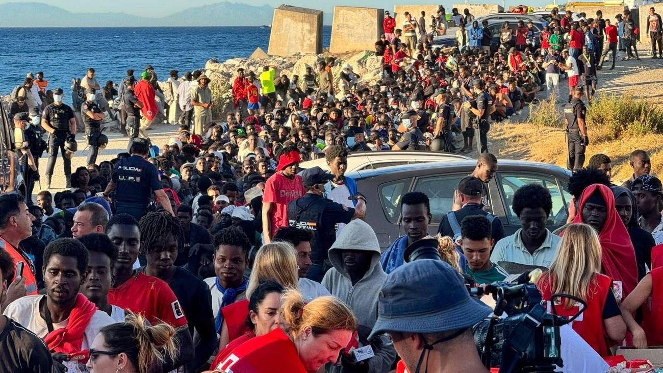 Madrid exige al Gobierno central liderar la respuesta ante la crisis migratoria en Ceuta