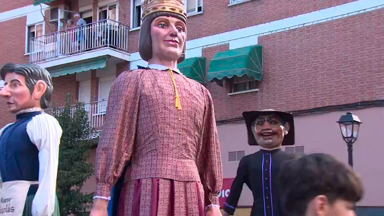 Madrid se vuelca con las fiestas de Alcalá de Henares y sus gigantes y cabezudos