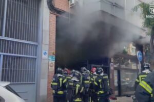 Muere un joven de 25 años en un incendio de trasteros en Arganzuela, Madrid