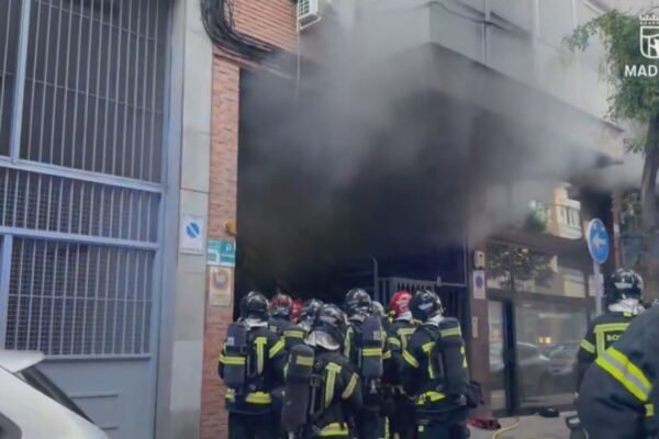 Muere un joven de 25 años en un incendio de trasteros en Arganzuela, Madrid