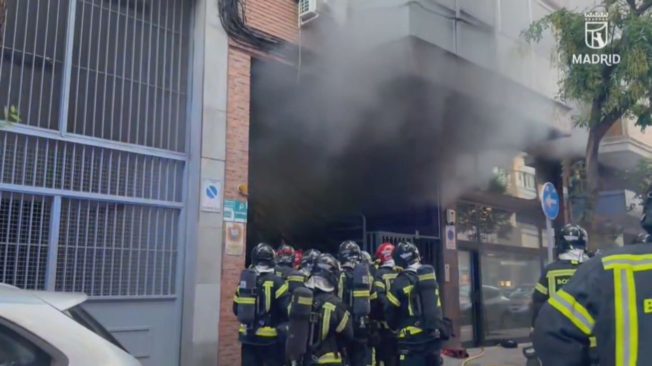 Muere un joven de 25 años en un incendio de trasteros en Arganzuela, Madrid