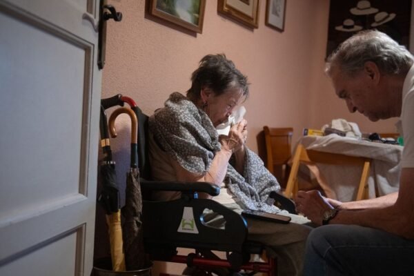 Maricarmen espera en su casa a que se ejecute o se impida el desahucio, a 23 de septiembre de 2026