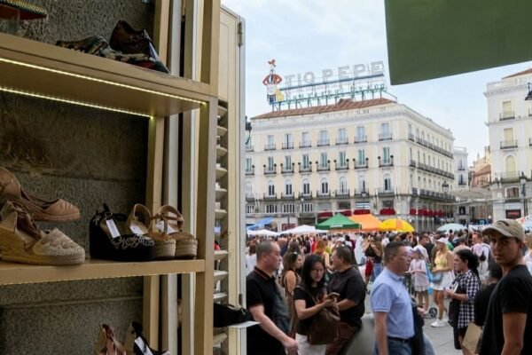 Madrid revive el temor de pérdidas millonarias entre comerciantes por la acampada de Sol
