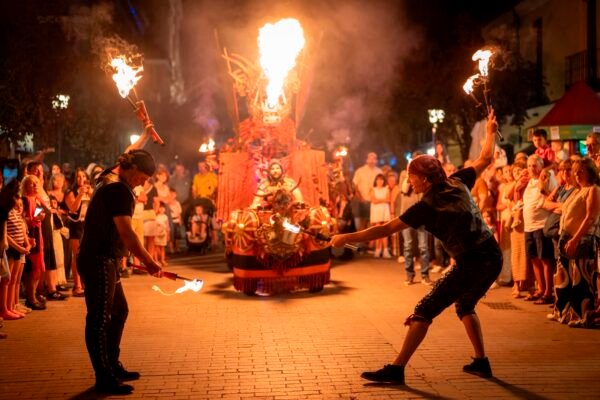 Madrid se rinde ante el éxito de Las Noches del Patrimonio en Alcalá de Henares