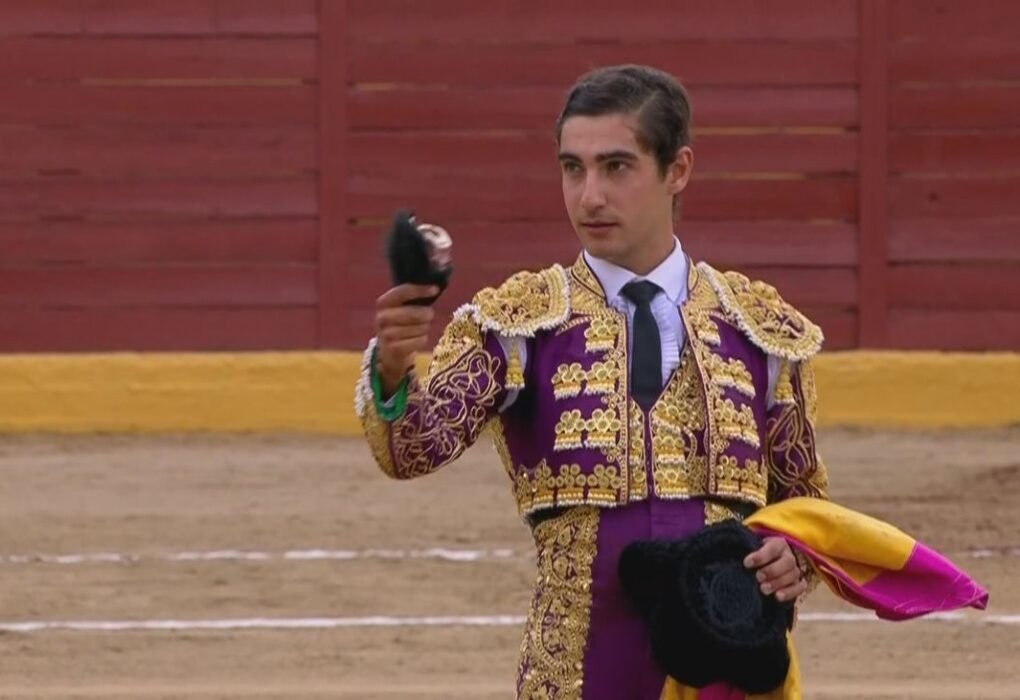 Madrid vibra con la gran faena de Nacho Torrejón en Navacerrada y su salida a hombros