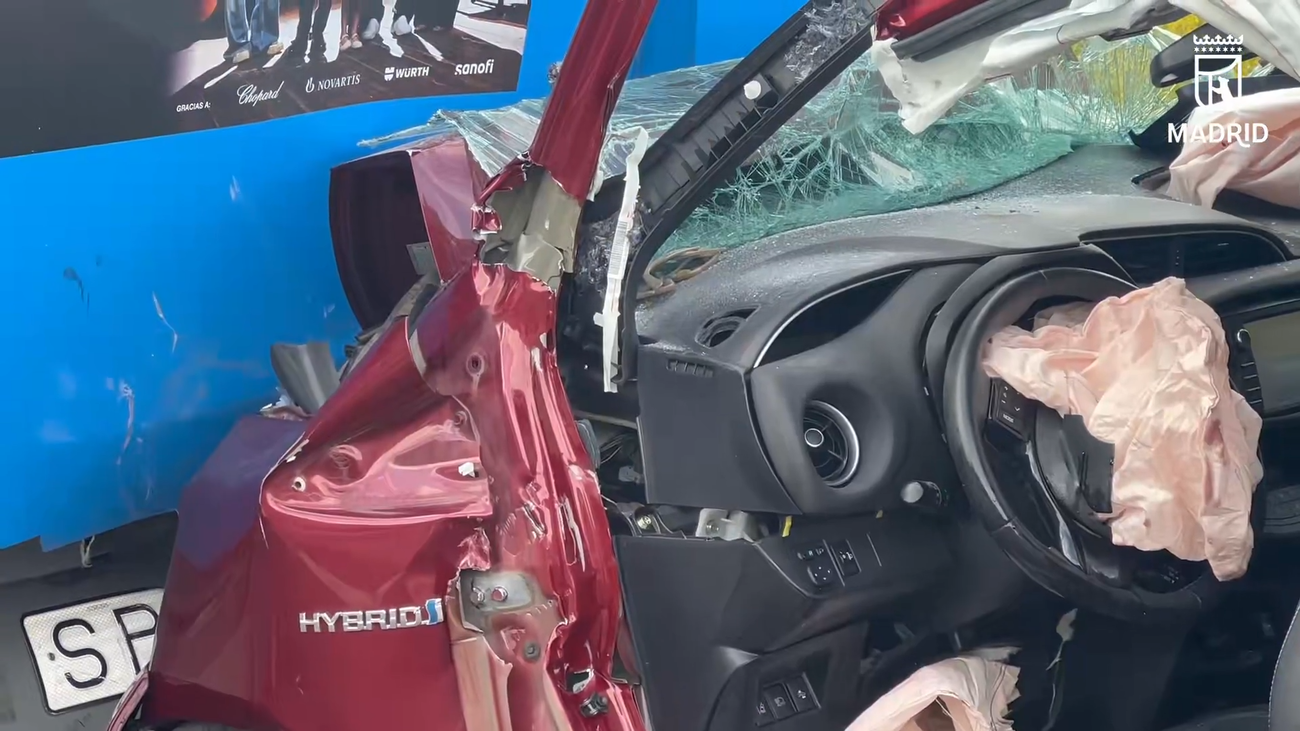 Tres heridas graves tras colisión entre un coche y un autobús en Hortaleza