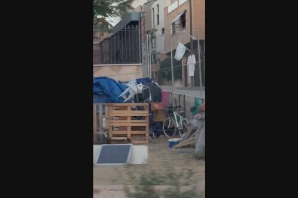Vecinos de Moncloa alertan sobre el aumento de asentamientos ilegales en la zona