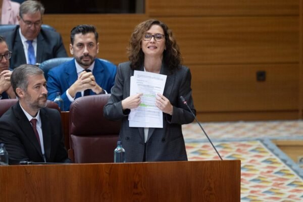 Ayuso critica a Junts por su rechazo a los decretos de vivienda y denuncia un "juego de trileros"