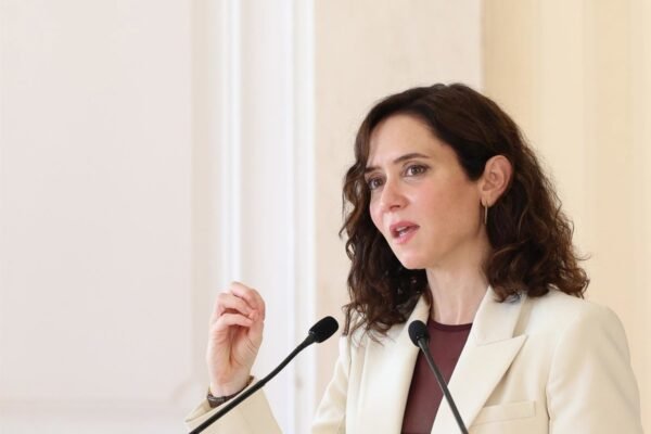 Ayuso denuncia que el Gobierno utiliza las pensiones como un nuevo señuelo político