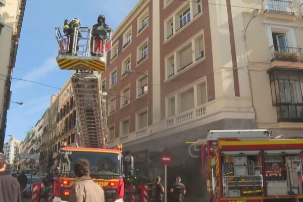 Incendio en un restaurante de la calle Argensola deja un herido leve por humo en Madrid