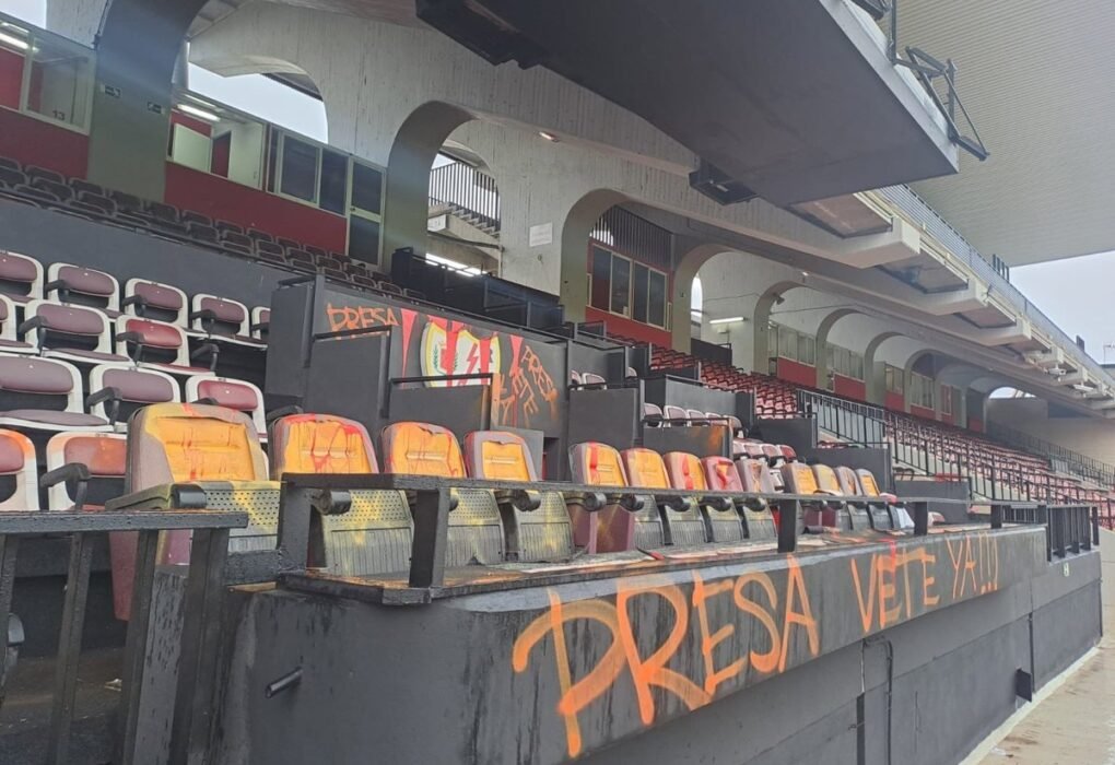 La Comunidad de Madrid condena el vandalismo en el Estadio de Vallecas y exige soluciones pacíficas