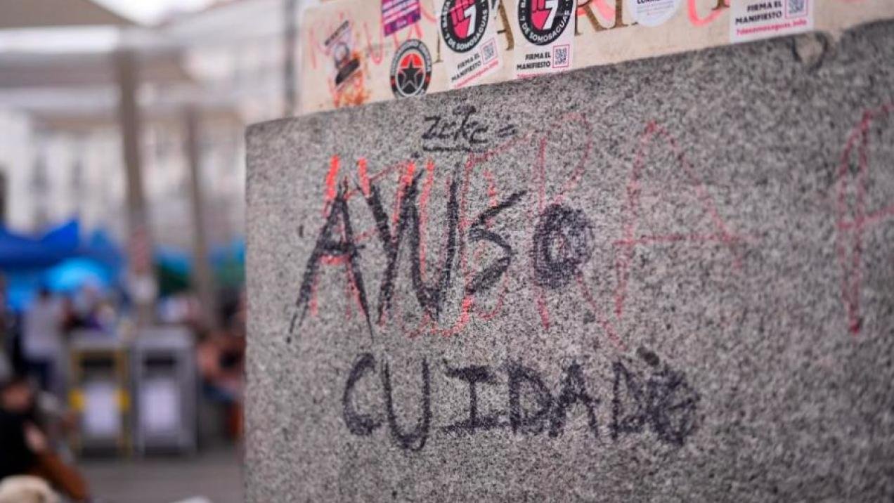 La Comunidad de Madrid denuncia amenazas y vandalismo en la Puerta del Sol contra Ayuso