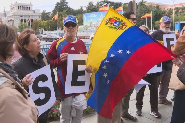 Madrid acoge concentración de venezolanos que exigen elecciones presidenciales en su país