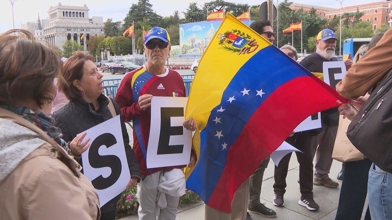 Madrid acoge concentración de venezolanos que exigen elecciones presidenciales en su país