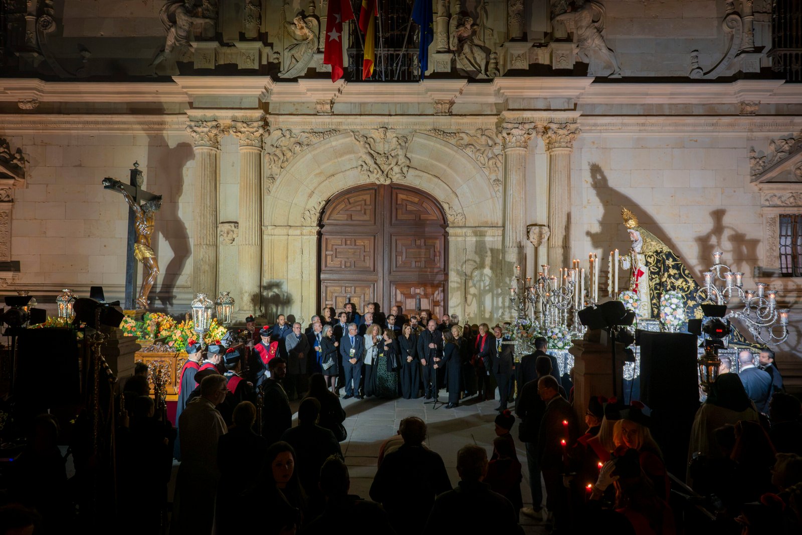 Madrid acoge el encuentro de la Soledad Coronada y el Cristo de los Doctrinos en San Diego
