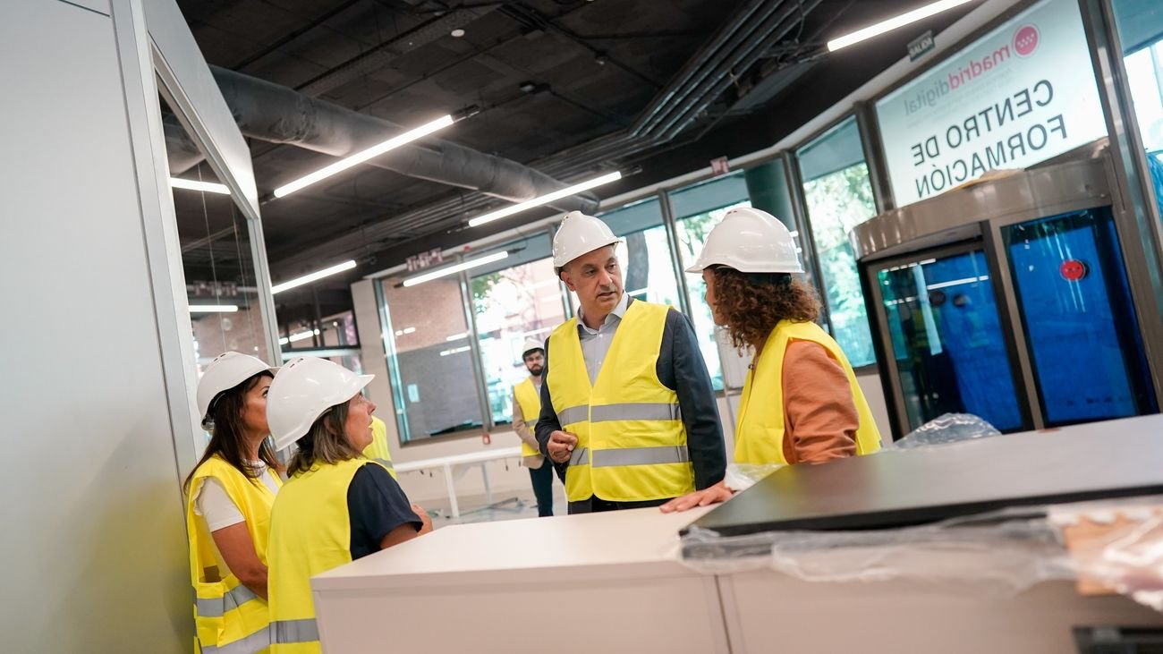 El consejero Miguel López Valverde ha visitado el Centro de Innovación Digitaliza Madrid (ARCHIVO)