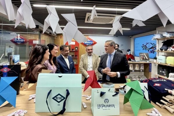 Madrid conmemora el aniversario del Metro con una edición especial de caramelos