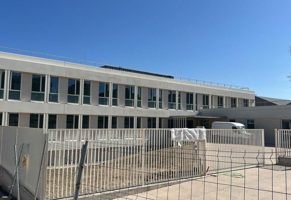 Edificio del centro de salud de Butarque, en Villaverde