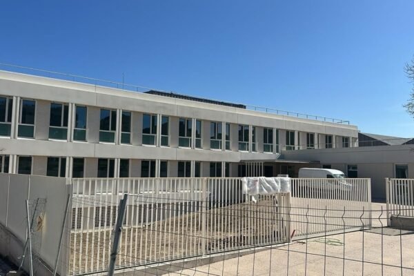 Edificio del centro de salud de Butarque, en Villaverde