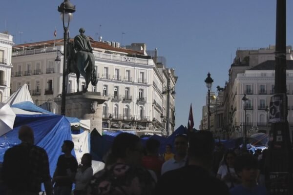 Madrid enfrenta caos en la Puerta del Sol por cierre del Metro y quejas de comerciantes