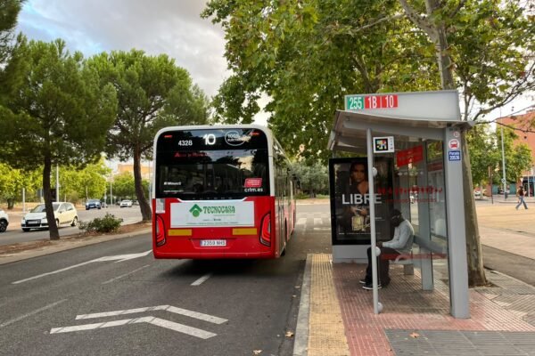 Madrid mejora la frecuencia de autobuses en la Línea 10 para facilitar el transporte público